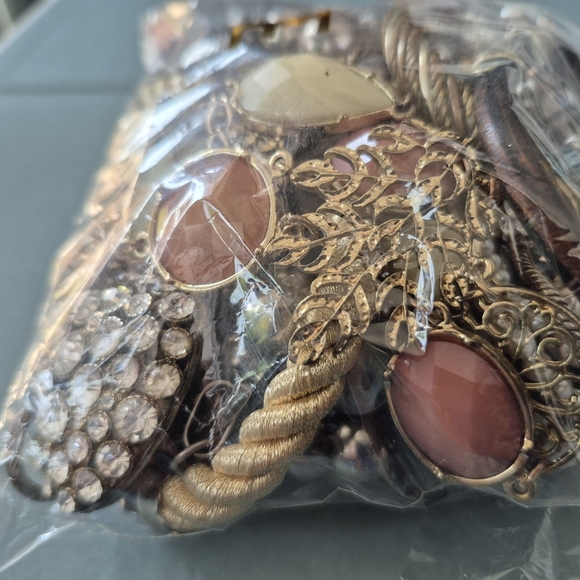 Mystery Craft Jellery Bag E - Picture 3 of 13